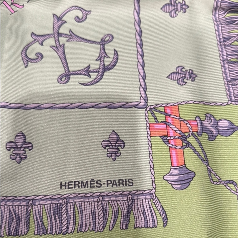 Hermès Silk Scarf with Green and Orange Design - Picture 3 of 6
